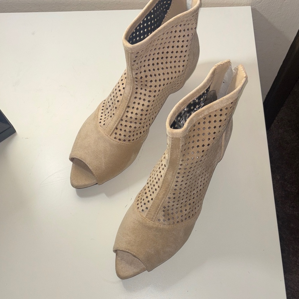 Elegant Tan Peep-Toe Ankle Boots